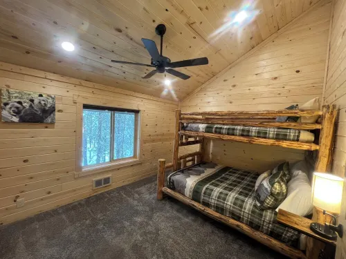Newly built cabin with hot tub