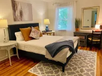 NEWLY RENOVATED, 3 blocks from AU, Game Day House “Caddy’s Shack” Hotels near Auburn University