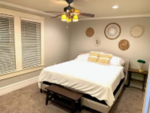 Bison Hall 7, no cleaning fee, near court square