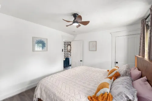 Charming 2-bedroom apartment near Providence Hotels in West Warwick