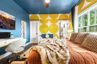 Lamplighter House - Hot Tub, Firepit, Sauna & Games 15-min from Asheville, NC