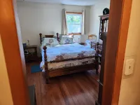 The Country Retreat Farmhouse close to fishing lakes and a scenic parkway