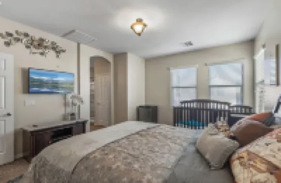 Spacious 4-bedroom house in delightful Surprise with WiFi, AC close to downtown