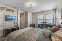 Spacious 4-bedroom house in delightful Surprise with WiFi, AC close to downtown Hôtels à proximité de : Kohl's