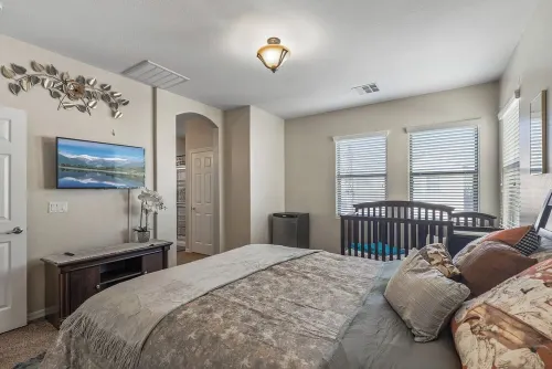 Spacious 4-bedroom house in delightful Surprise with WiFi, AC close to downtown