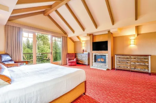 Suncadia Lodge Penthouse with Full Kitchen & Balcony