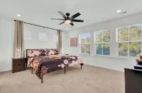 Sept Sale! 15 Min to Downtown-Large Home 5 Min from Park Circle! Pet Friendly
