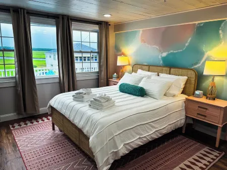 Pvt West Facing Deck-Pro Design-AC-Beach Access Отели рядом с достопримечательностью «Pines Camping Area»