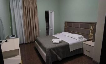 4 Bed Villa-Sleeps 8-Parking-Garden-Sea View