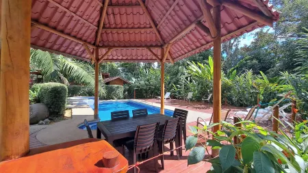 Cabinas Costa Tropicana