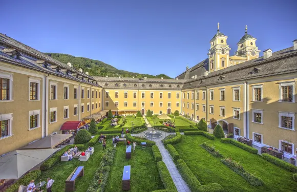 司羅思月亮湖酒店