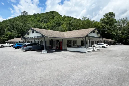 Scottish Inn Maggie Valley Отели в г. Айви Хилл