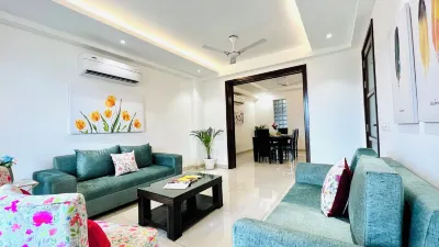 Bluo 3BHK Golf Course Road Balcony Lift โรงแรมใน