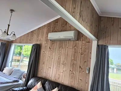 3 Bedroom House, 95 Aquirus Drive, Rotorua Hotels in Kawaha Point