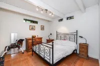 A-frame stunner, wrap around decks, 4 miles to the beach, 5 bed, 3 bath, 2 kit