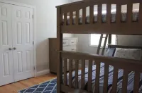 2 Bedroom Condo, Close to Town and the Beach