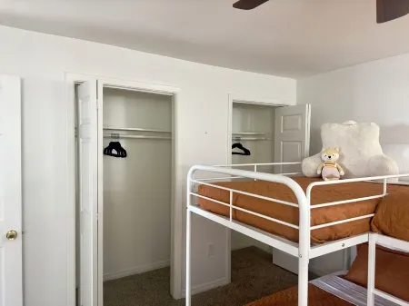 Cozy 2/1 Close to Theme Parks!