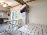 Lakefront Studio - Cozy - Stunning Views Hotels in Lutz
