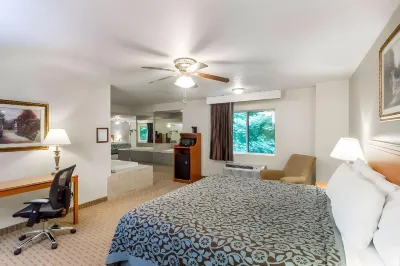 Days Inn & Suites by Wyndham Kaukauna WI Hotels in Little Chute