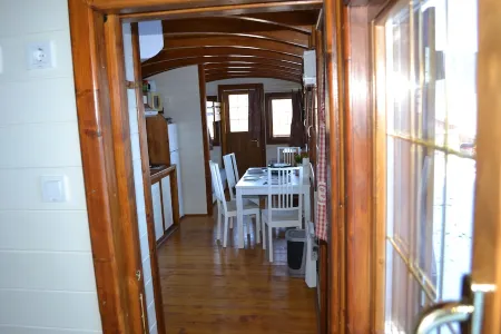 Renting a comfortable wooden trailer at the farm on the Vercors