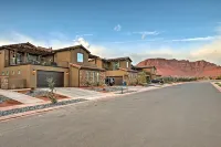 60| Luxurious Vacation Home w/Party Deck & Hot Tub!