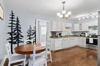 2 Bedroom with Office Space Close to Downtown