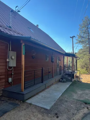 Luxury 2 Story Crown King Cabin, Large balcony, Hiking, Fishing, Mountain Views