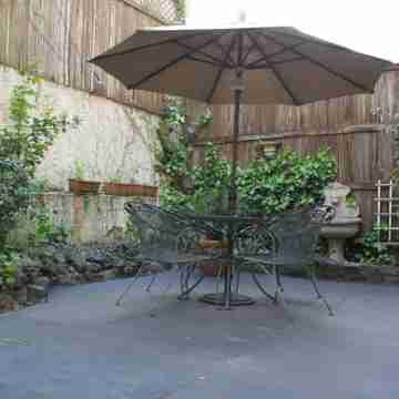 Nob Hill Charming Garden Studio Hotel Exterior