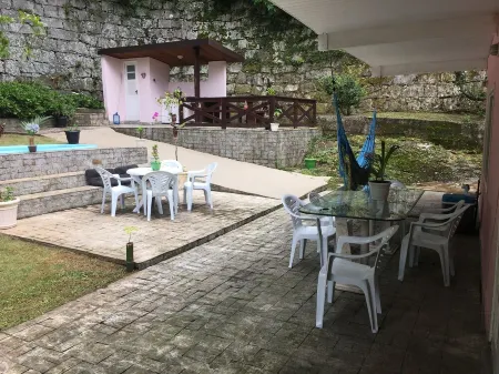 Maravilhosa Casa no Paraizo Salão 4 Quartos Piscina, Churrasqueira, Jardins!!