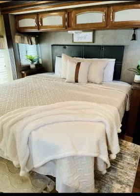 RV/ Camper Calusa Resort and Marina Keys' Meads附近的飯店