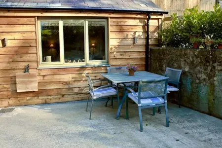 A beautiful luxury apartment 2.5 miles from Fowey - Dog friendly. Отели в г. Пар