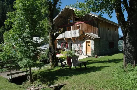 Apartment in a chalet of character with ski access