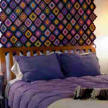 Artful, Rustic Backyard Cabin-Sustainable Ethic, Downtown 20 Min, 5-Star Shower Rooms