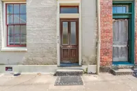 Downtown Historic District Apartment Walking Distance to Everything Quiet Street