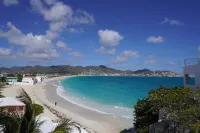 Luxury Penthouse with Private Rooftop Directly on Beach, Best Location, pool!