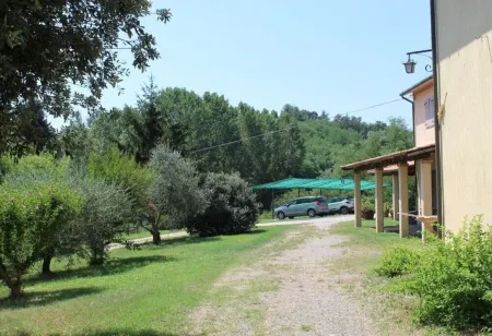 Apartment with 2 bedrooms, 1 bathroom and terrace with garden furniture and bbc