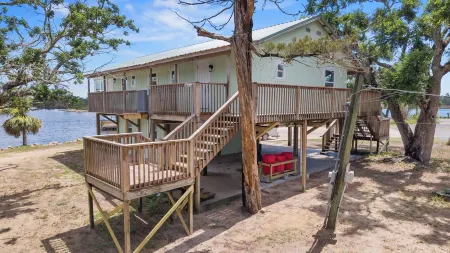 Priya’s Island- sleeps 10 with private dock