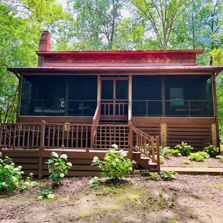 Charming River Cabin Retreat, Sleeps 14, near fishing and hunting + boat parking