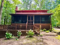 Charming River Cabin Retreat, Sleeps 14, near fishing and hunting + boat parking