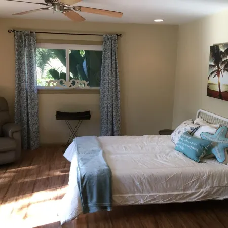 The Bamboo Lake House-3 bedroom 2 bath on private lake w/ pool and tennis court