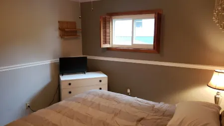 Lakefront 3BR Retreat  Stunning Views & Serenity"