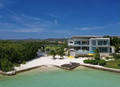 Newly Expanded! Lavish & Exclusive Beachfront Mansion. Hotels near Aruba Bob Snorkel & Scuba