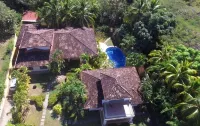 Near the Beach/Private Pool. Walkable/Amazing Gardens. 5 Bdr/Ideal for Families
