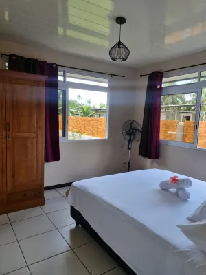 5 minutes from the dock and shops. Nice renovated house for families in Moorea