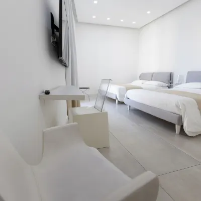 White 1903 - Rooftop Pool & Luxury Rooms Отели рядом с достопримечательностью «Пляж Кьяя»