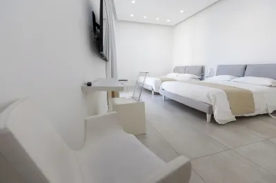 White 1903 - Rooftop Pool & Luxury Rooms