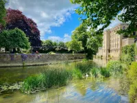 Period apartment, great views, in heart of historic town.