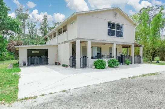 Bamboo Bayou getaway!  Gorgeous bamboo and oaks with a pond Hotels in North Fort Myers