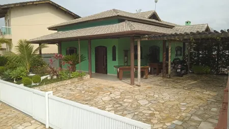 HOUSE FOR 15 PEOPLE AT MORADA DA PRAIA W/ AIR CONDITIONING Отели рядом с достопримечательностью «Foz do Rio Guaratuba»