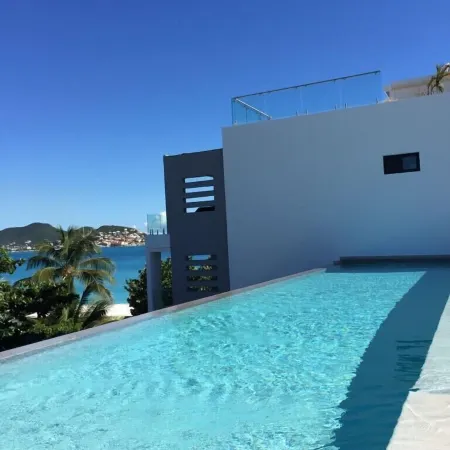 Oceanfront amazing 2 bedrooms Condo